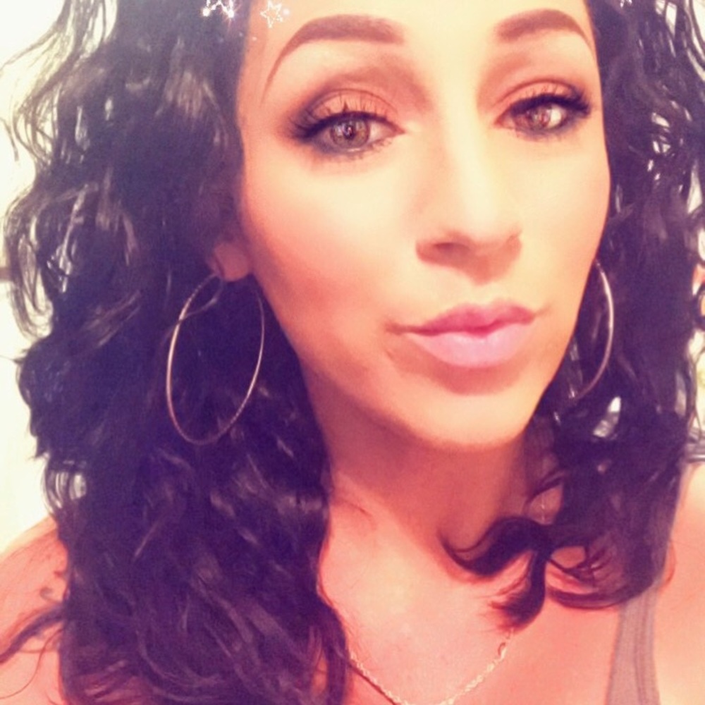 Meet your Posher, Alexandra